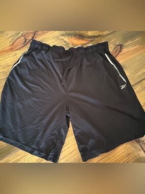 ✨Reebok Black Men's Athletic Shorts with White Accent